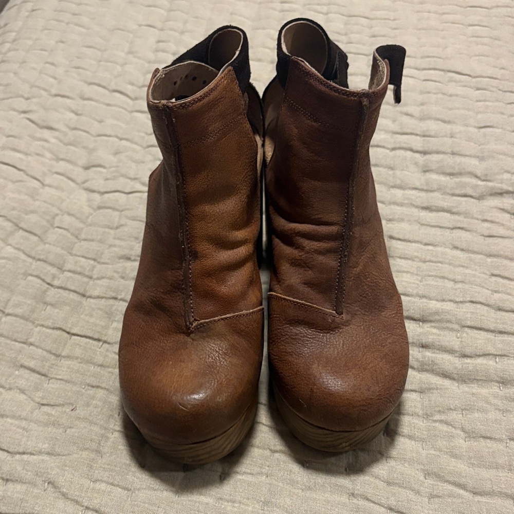 Free People Brown Ankle Booties so gorgeous!
